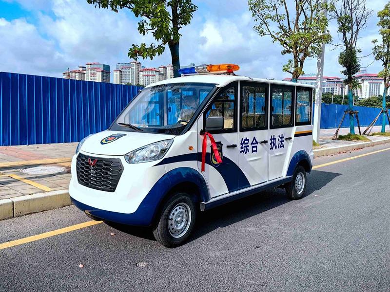 五菱M8座燃油巡邏車(chē)